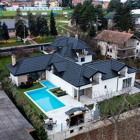 City Escape Luxury Villa Zuce Eksteriør billede
