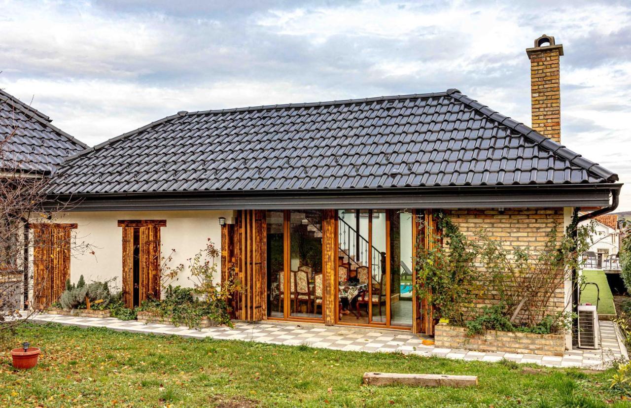 City Escape Luxury Villa Zuce Eksteriør billede