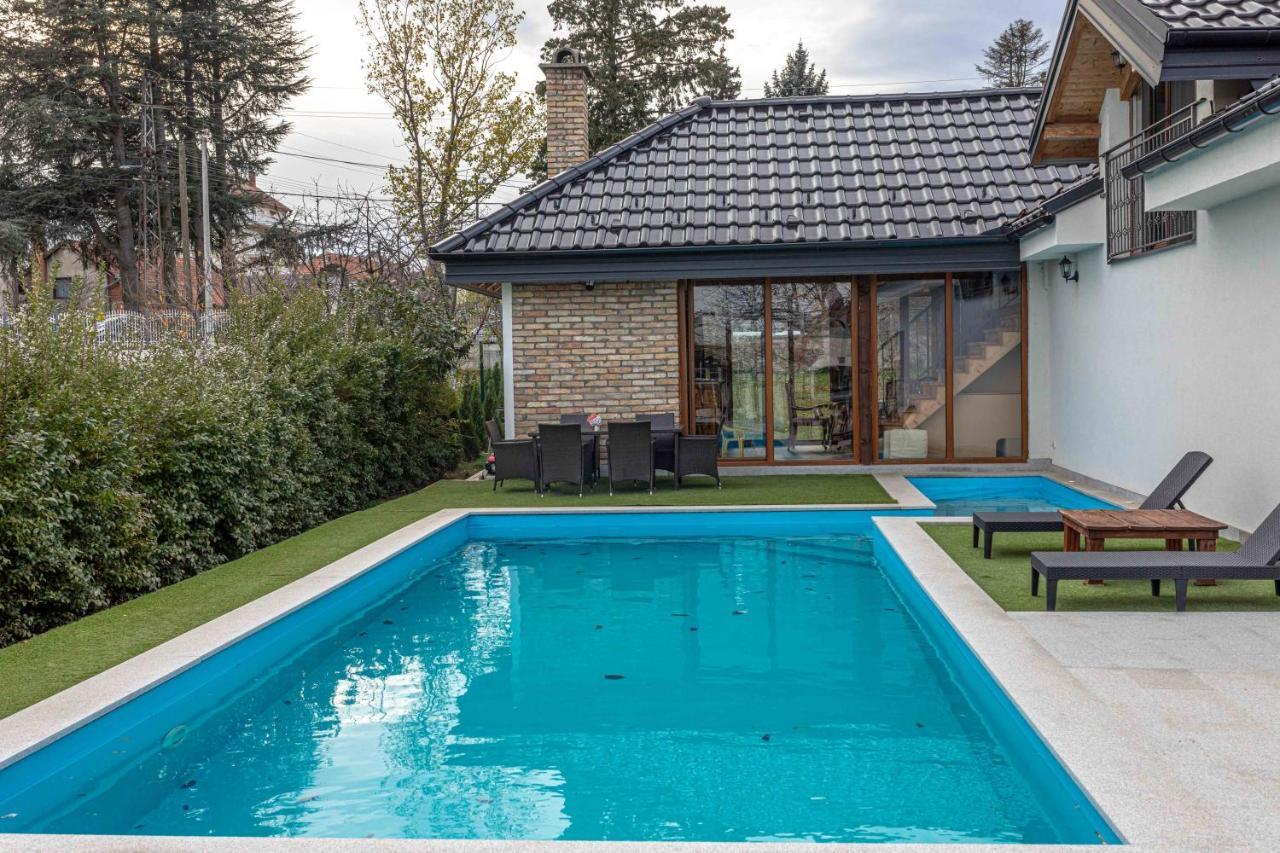 City Escape Luxury Villa Zuce Eksteriør billede