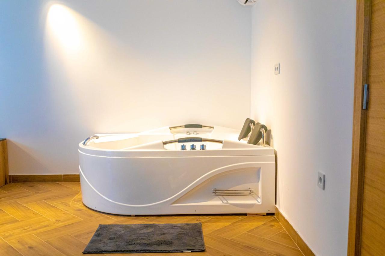 City Escape Luxury Villa Zuce Eksteriør billede