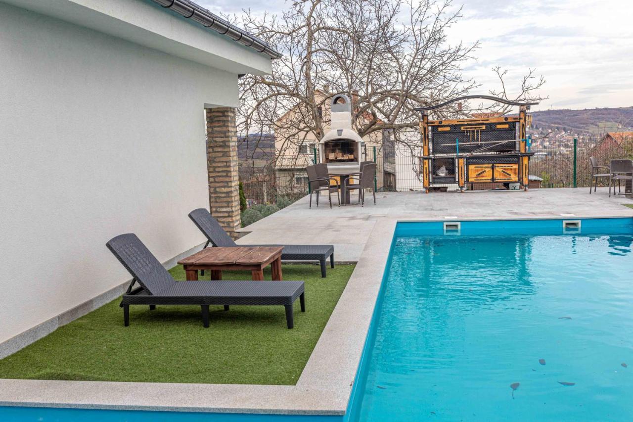 City Escape Luxury Villa Zuce Eksteriør billede