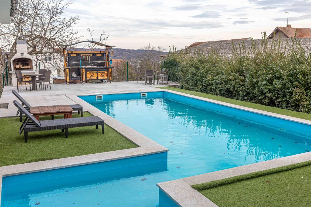City Escape Luxury Villa Zuce Eksteriør billede