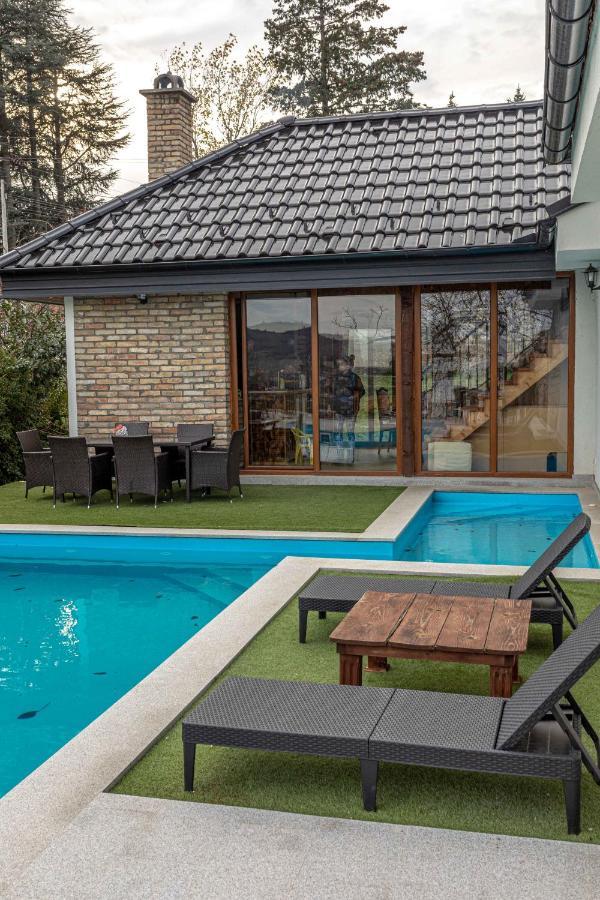 City Escape Luxury Villa Zuce Eksteriør billede
