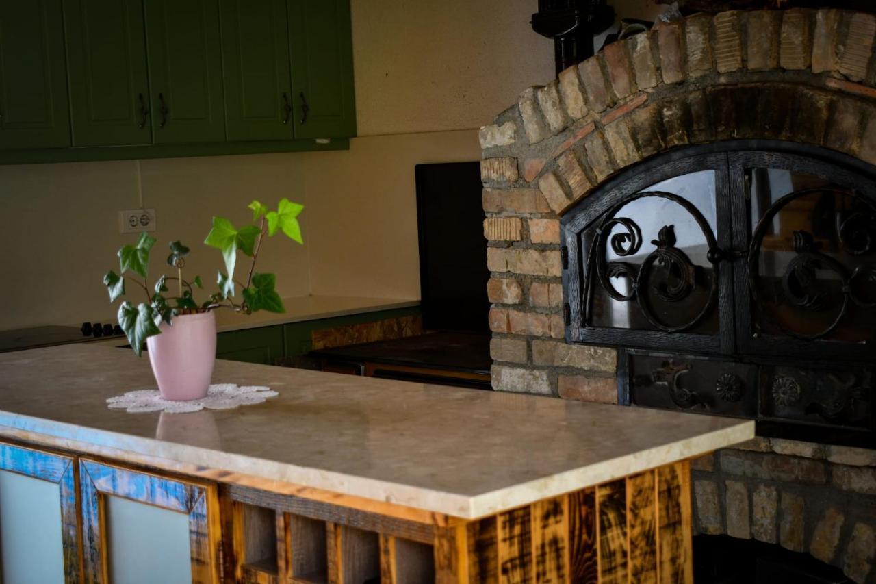 City Escape Luxury Villa Zuce Eksteriør billede