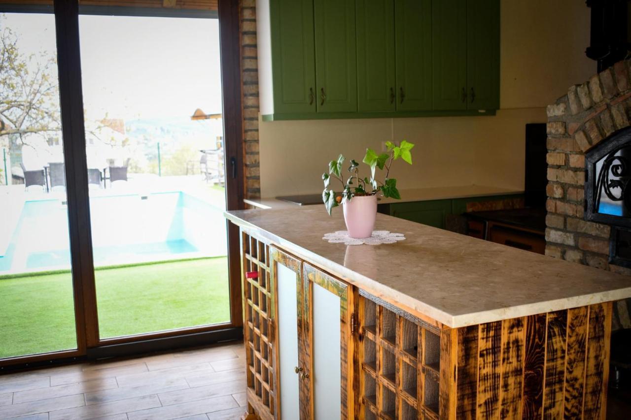 City Escape Luxury Villa Zuce Eksteriør billede